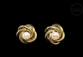 Pendientes de oro amarillo de 18 kt con perlas