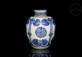 Glazed porcelain Tibor ‘Longevity’, Qing dynasty