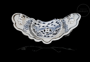 Blue and white porcelain cushion ‘Phoenix and children’, Yuan style