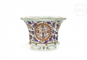 Enameled porcelain pot, 20th Century
