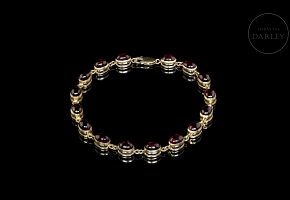 Pulsera de oro amarillo con gemas