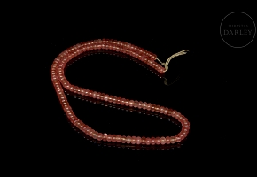 Collar con cuentas de piedra rosa