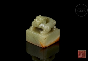 Yellow jade seal carved with the character ‘Beast’, Qing dynasty