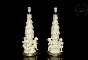 马尼塞斯陶瓷灯具一对，题为《天使》，20世纪