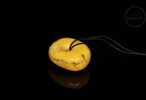 Circular amber bead, Tibet, Qing dynasty