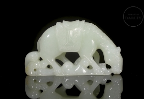 White Hetian jade figure “Horse,” Qing dynasty