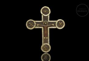 雕刻木质十字架，描绘被钉在十字架上的基督，20世纪