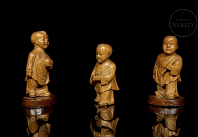 Three carved wooden figures ‘Children’, Qing dynasty