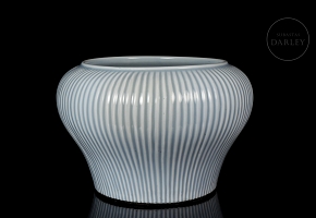 Porcelain vessel with sky blue glaze, Qing dynasty