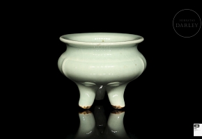 Celadon ceramic tripod incense burner, Longquan, Ming dynasty