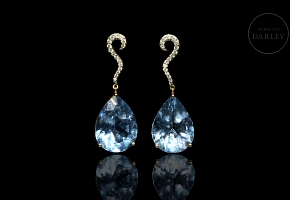 Pendientes en oro amarillo de 18k con topacios y diamantes