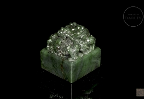 Spinach jade seal ‘Dragon’ with box, Qing dynasty