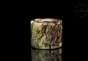 Anillo de arquero de jade tallado, pps. s.XX
