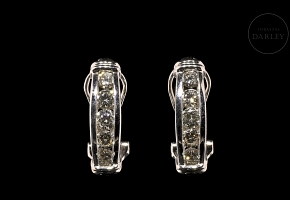 Pendientes de medio aro en oro blanco de 18 k y diamantes
