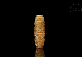 Colgante de jade tallado