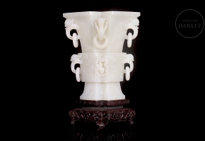 Jarrón romboidal de jade blanco, dinastía Qing