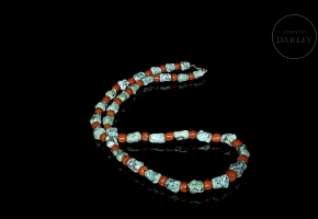 Collar de cuentas de turquesa y coral