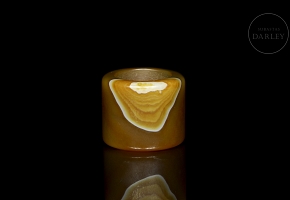 Anillo de arquero de ágata tallada, dinastía Liao