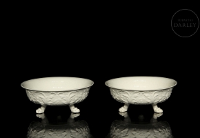 两只瓷碗，20世纪