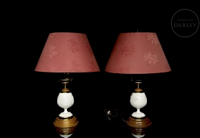 莱文顿，一对乳白玻璃灯，美国，20世纪