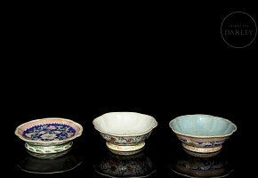 Three enamelled porcelain bowls ‘Rose Family’, Qing dynasty