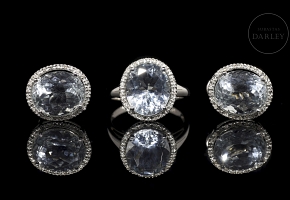 18k white gold set with aquamarines and diamonds