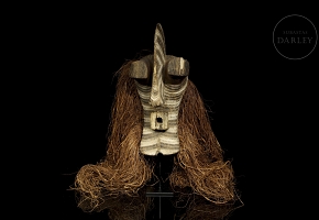 Máscara Kifwebe Songye con Traje de Rafia, R.D. del Congo, s.XX