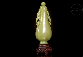 Yellow jade vase ‘Bamboo and poem’, Qing dynasty