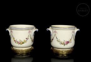 塞夫勒瓷器厂 ‘成对葡萄酒冷却器’，法国，19世纪