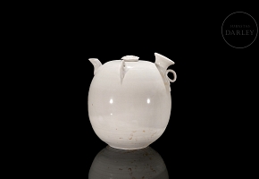 White glazed ceramic wine vessel, Ding kiln