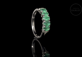 18k white gold ring with emerald and diamonds