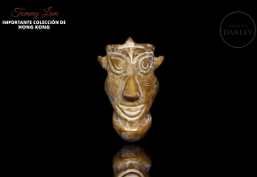 Colgante de jade tallado