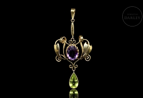Colgante de oro amarillo con amatista y peridoto