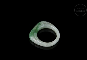 Carved jadeite ring, Qing dynasty