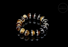 Agate bead bracelet, 20th century
