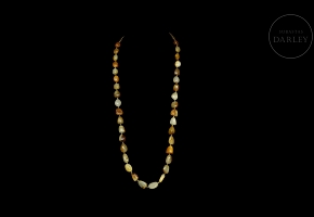 Collar de treinta y seis cuentas de jade, s.XX