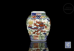 Wucai enamel vessel ‘Dragons’, with Wanli seal