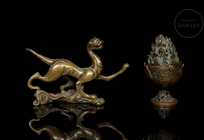 Two bronze pieces, Asia, 20th century