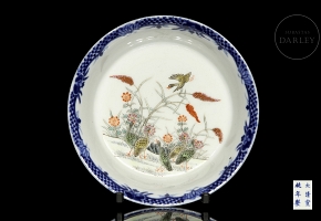 Enamelled porcelain plate ‘Birds among flowers’, with Xuantong seal