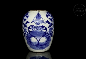 Porcelain vessel “Birds and Peonies”, Qing dynasty