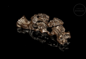Carved wooden brush holder ‘Flowers’, Qing dynasty