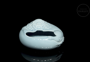 Brush container ‘Lion Foo’, with Qianlong mark