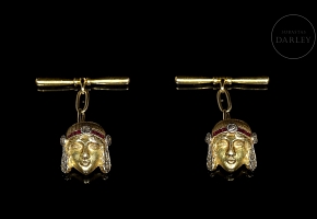Gemelos de oro amarillo de 18 kt con esmaltes y brillantes
