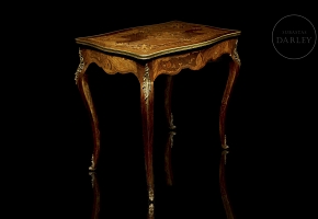 Mesa estilo Luis XV con marquetería, med. s.XX