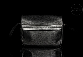 Nina Ricci “Bandolera negra”