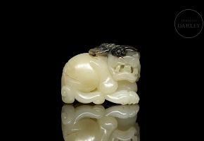 Carved jade figure ‘Beast with bat’, Qing dynasty