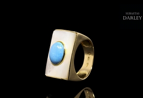 Anillo de turquesa y nácar en oro amarillo de 18 kt
