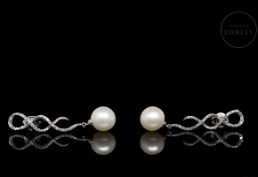 Pendientes en oro blanco de 18k con perlas y diamantes
