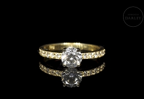 Anillo solitario de oro amarillo con diamantes, 0,91ct certificado GCI