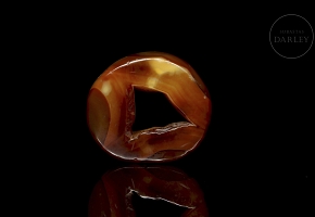 Carved agate pendant, Zhou dynasty
